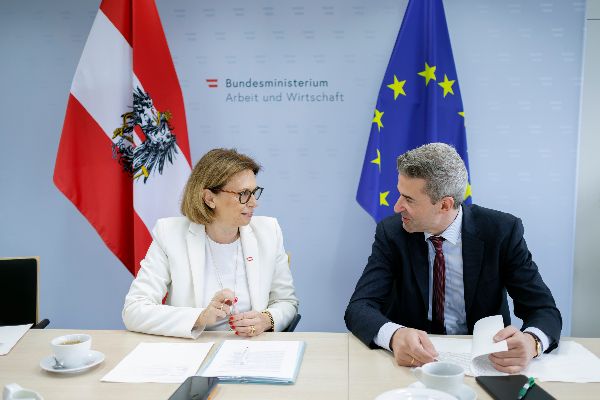 Staatssekretärin Susanne Kraus-Winkler und Matthias Matzer der ÖHT