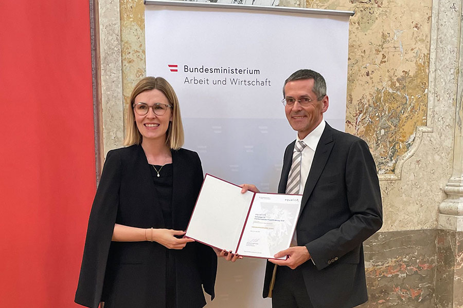  Überreichung der equalitA-Urkunde durch Generalsekretärin Eva Landrichtinger an die PROGRAMMIERFABRIK GmbH