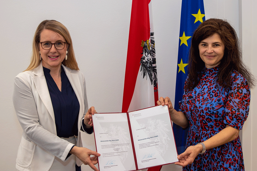 Bundesministerin Margarete Schramböck ernennt Maria Ulmer zur Sektionschefin für Digitalisierung