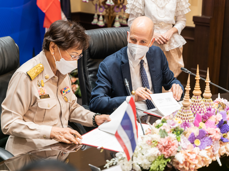 Thailand: Bundesminister Martina Kocher und Kalaya Sophonpanich, Minister of Education