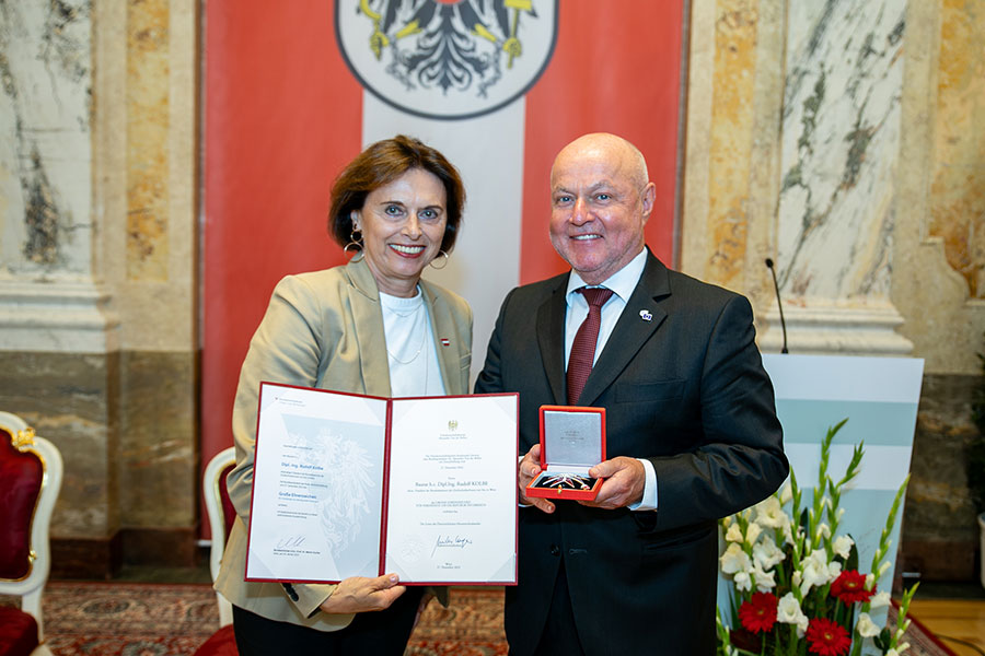 Staatssekretärin Susanne Kraus-Winkler bei der Verleihung der Ehrenzeichen