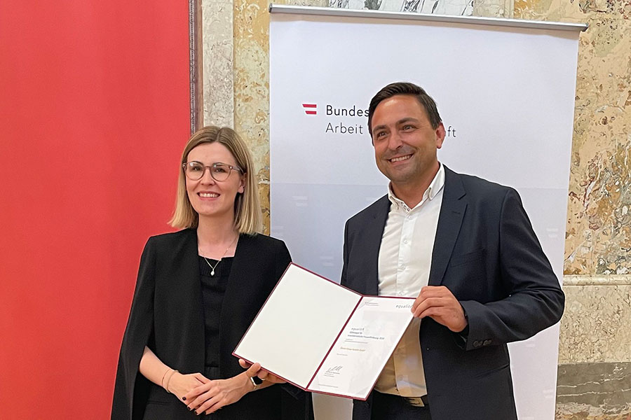  Überreichung der equalitA-Urkunde durch Generalsekretärin Eva Landrichtinger an die Škoda Group Austria GmbH