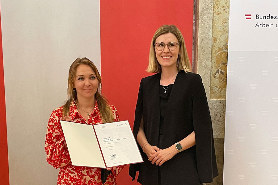 Überreichung der equalitA-Urkunde durch Generalsekretärin Eva Landrichtinger an die SPORTUNION Tirol