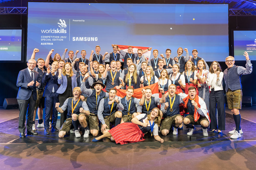 Das Team Austria der WorldSkills 2022 bei der Siegerehrung
