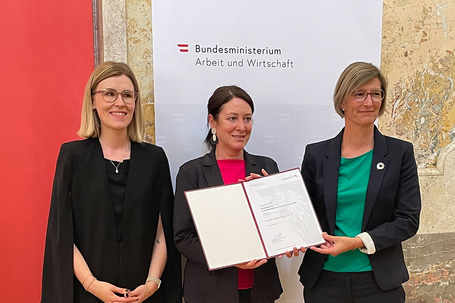 Überreichung der equalitA-Urkunde durch Generalsekretärin Eva Landrichtinger an die WIENER LINIEN GmbH & Co KG
