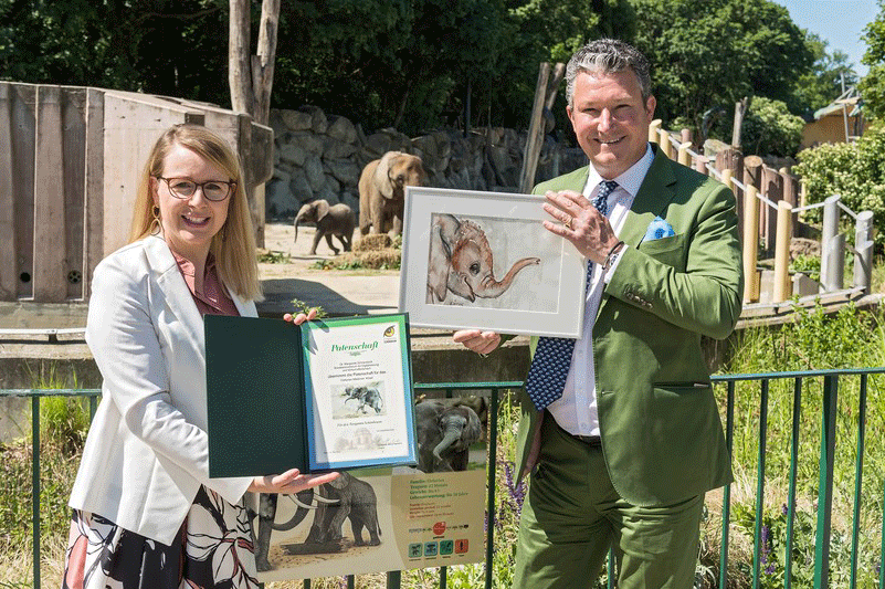 Bundesministerin Margarete Schramböck übernimmt Patenschaft für Elefanten-Mädchen Kibali
